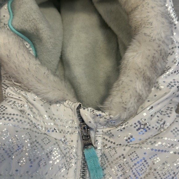 Carter's Baby/Toddler Girl's White Foil Print Puffer Jacket. Size 24M - Picture 2 of 4